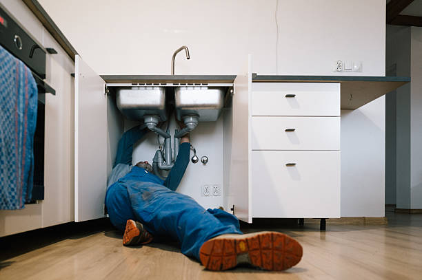 Professional Emergency Plumber technician working in Waynesburg, OH